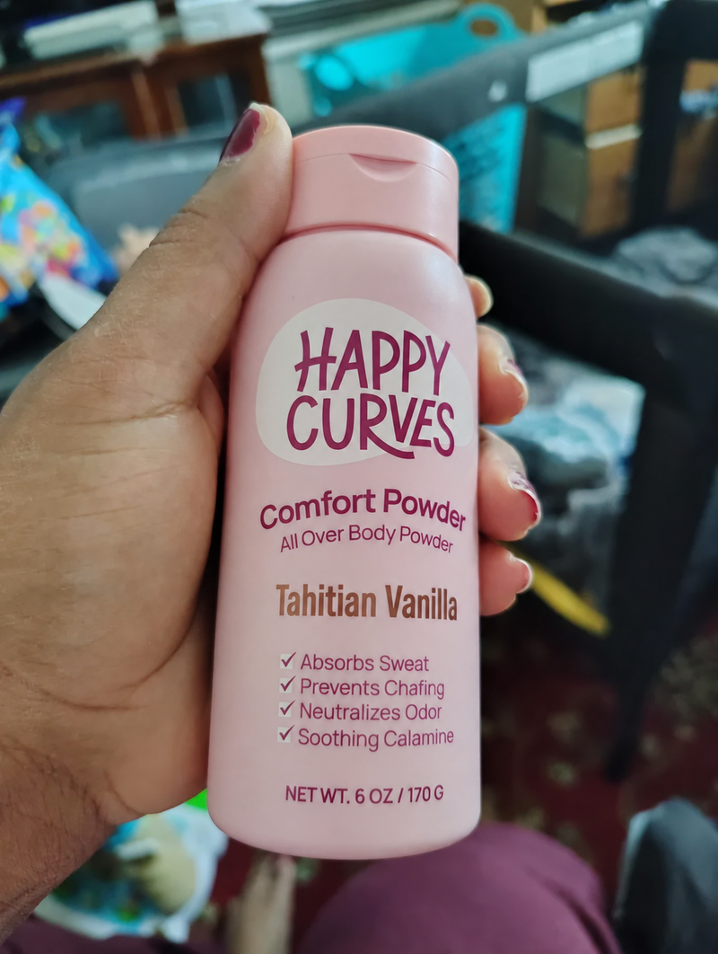 Happy Curves customer holding Tahitian Vanilla Comfort Powder